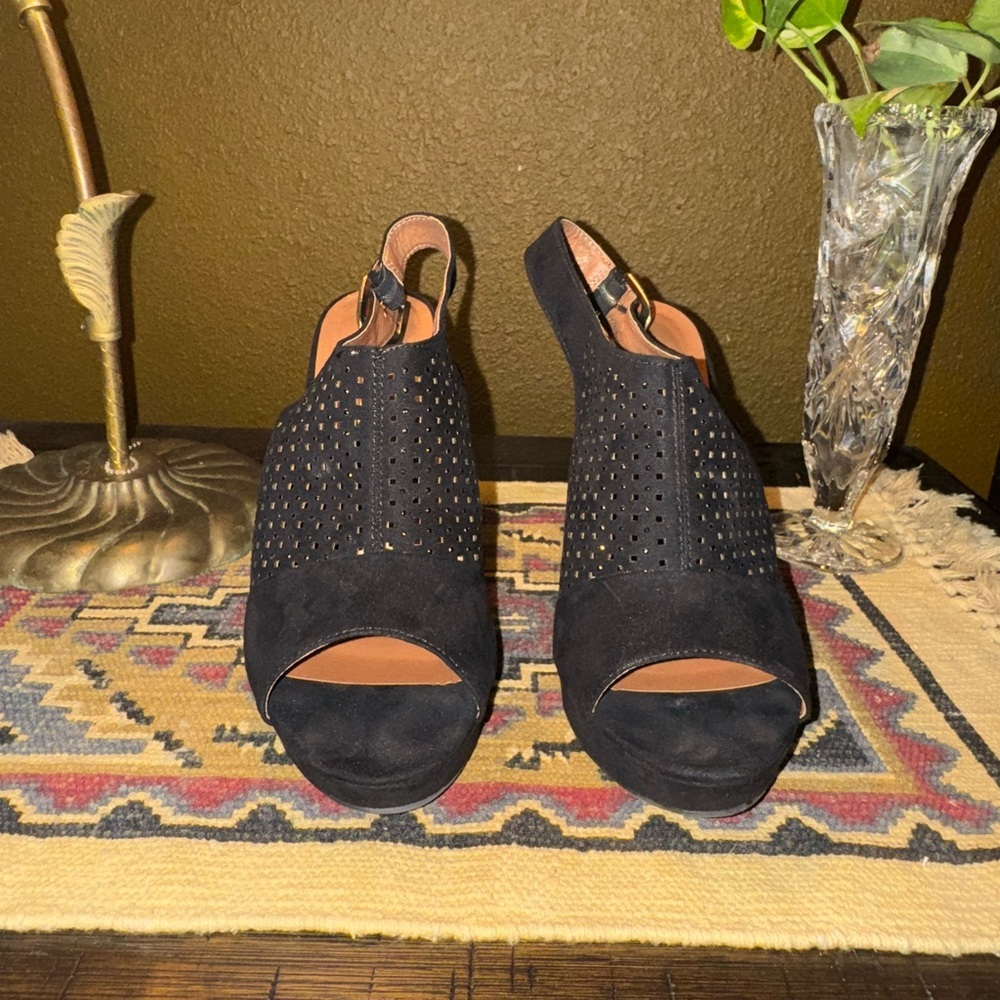 Slingback Heel - Picture 2 of 10